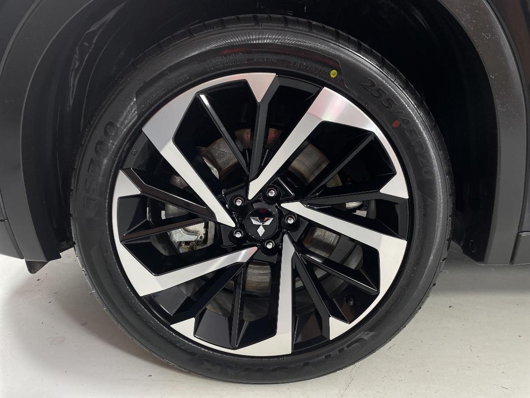 Photo '10' of Mitsubishi Outlander