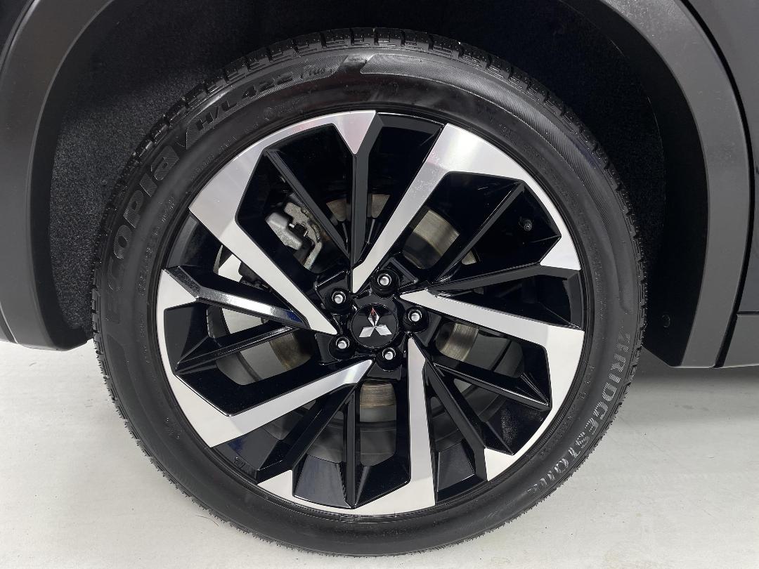 Photo '12' of Mitsubishi Outlander