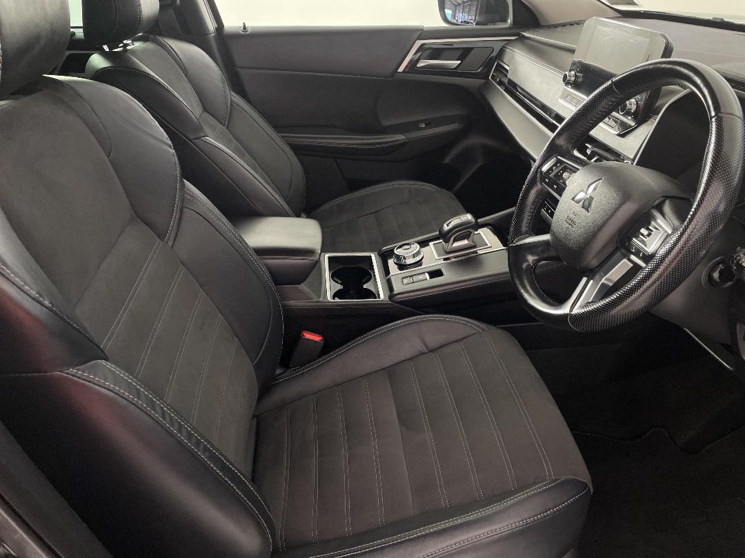 Photo '16' of Mitsubishi Outlander