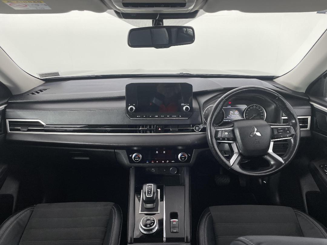 Photo '17' of Mitsubishi Outlander