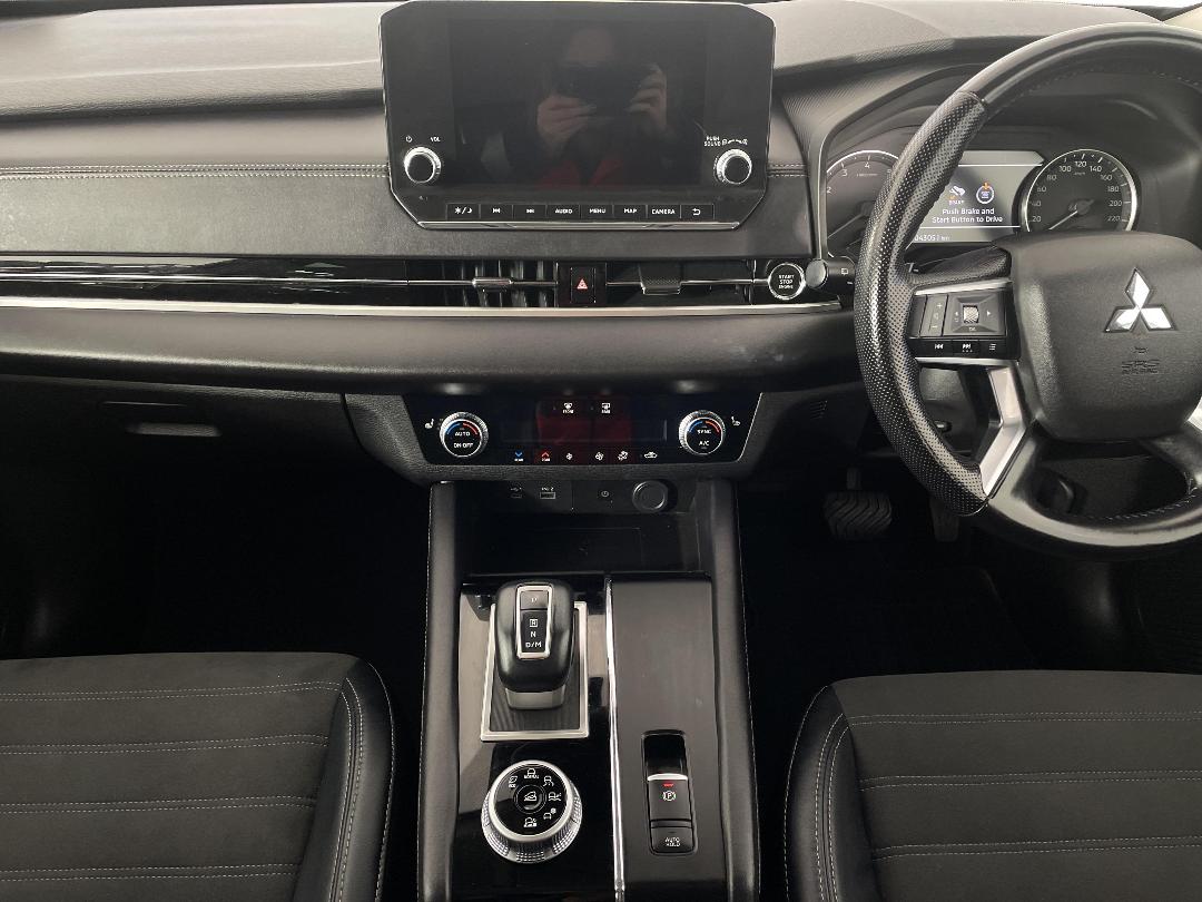 Photo '18' of Mitsubishi Outlander