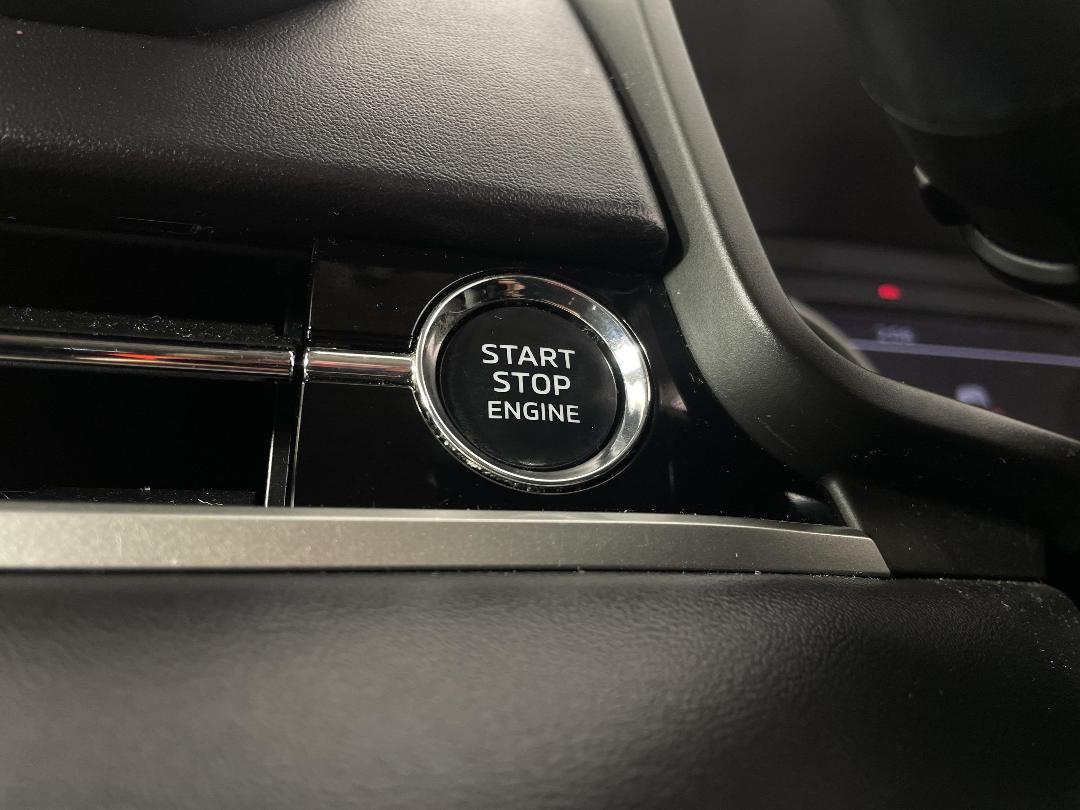 Photo '28' of Mitsubishi Outlander