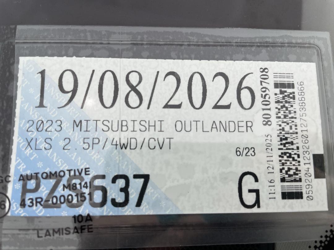 Photo '32' of Mitsubishi Outlander