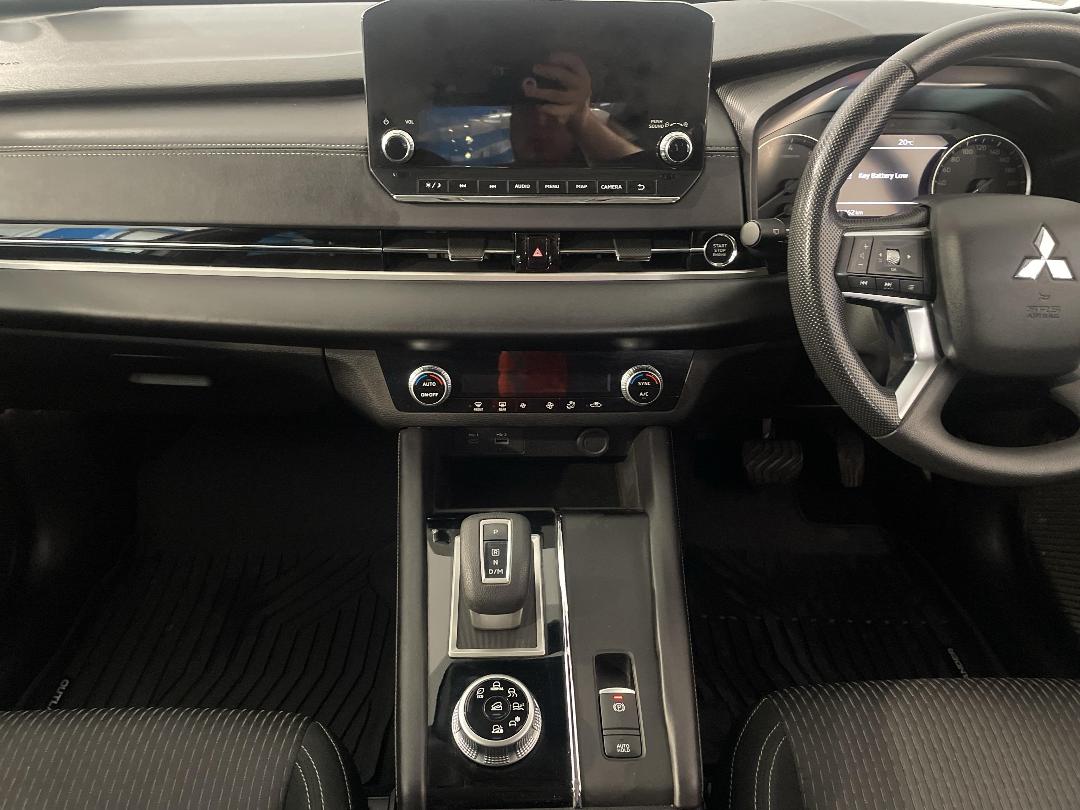 Photo '18' of Mitsubishi Outlander Photo '18' of Mitsubishi Outlander