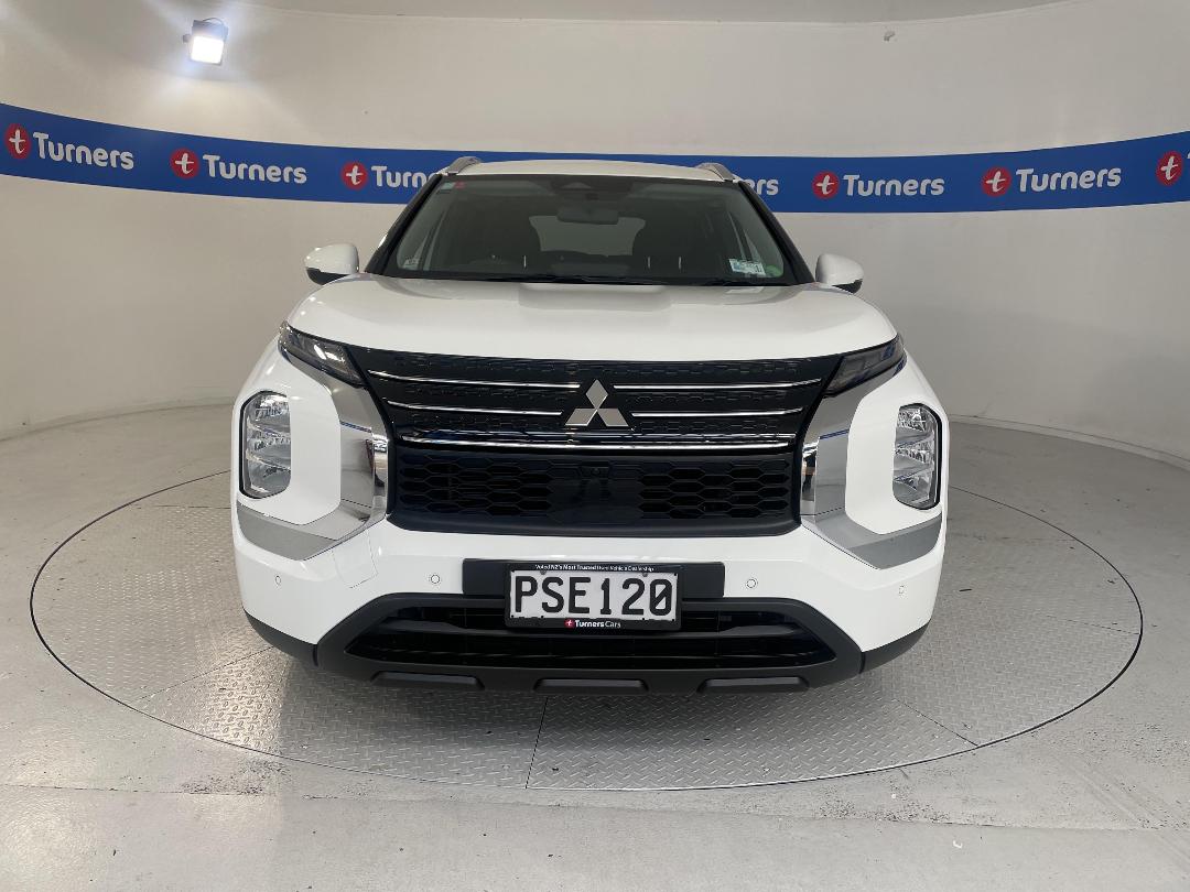 Photo '2' of Mitsubishi Outlander Photo '2' of Mitsubishi Outlander