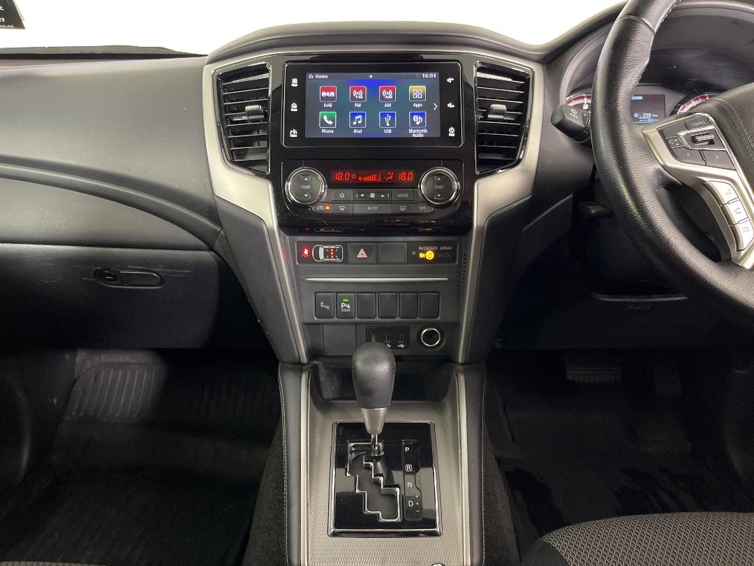 Photo '18' of Mitsubishi Triton