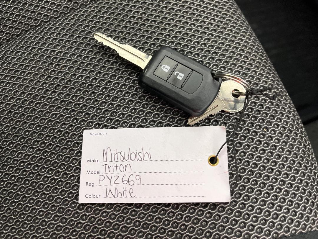 Photo '22' of Mitsubishi Triton
