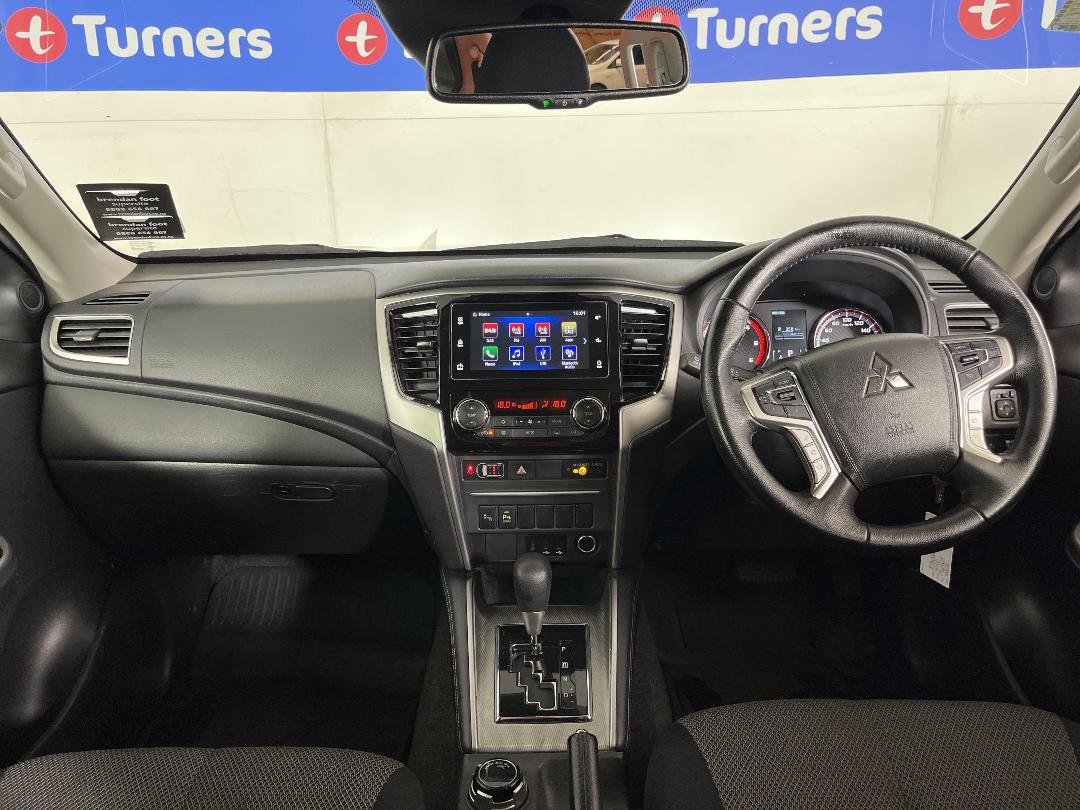 Photo '17' of Mitsubishi Triton