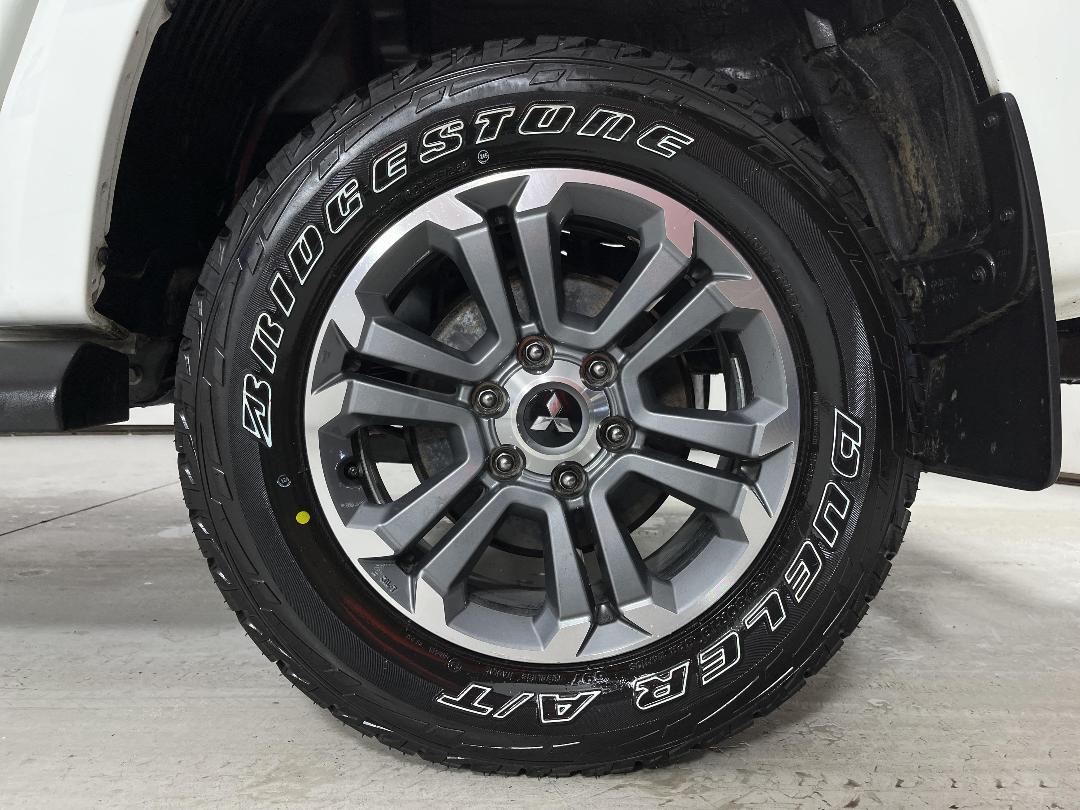 Photo '11' of Mitsubishi Triton