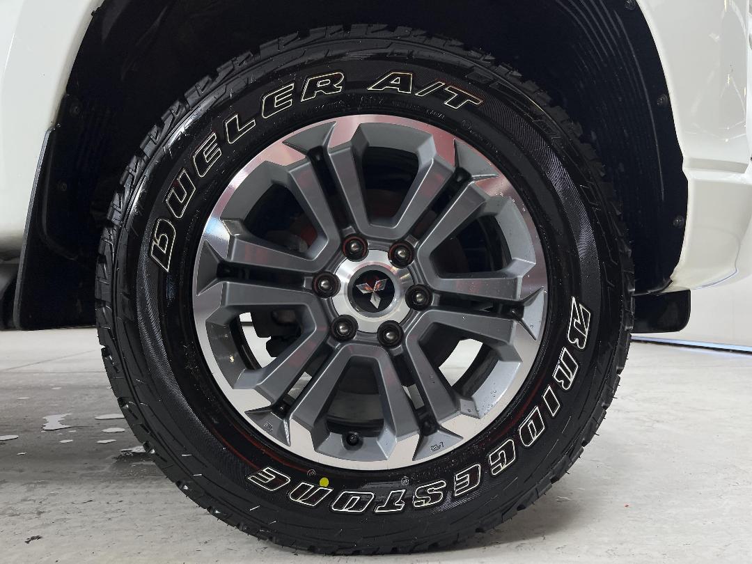 Photo '9' of Mitsubishi Triton