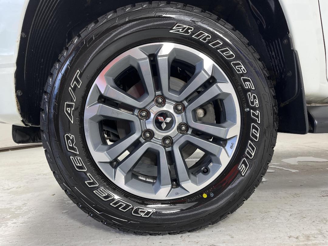 Photo '10' of Mitsubishi Triton