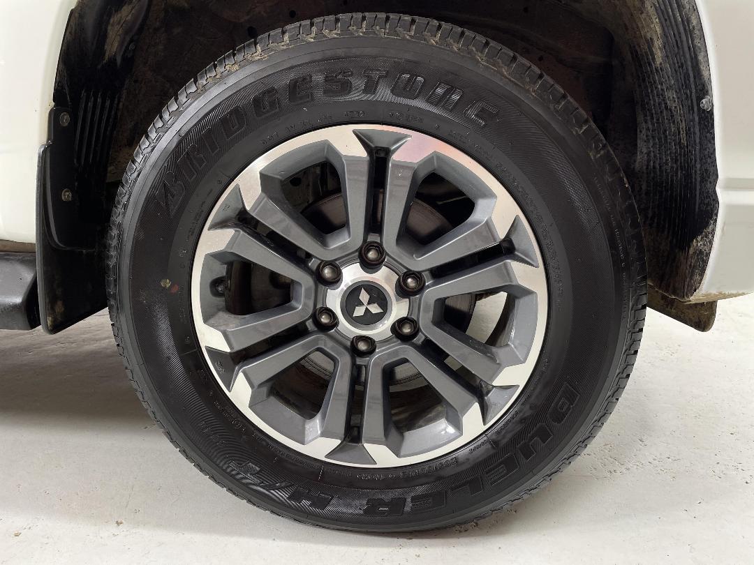 Photo '9' of Mitsubishi Triton