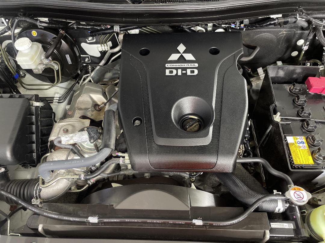 Photo '13' of Mitsubishi Triton