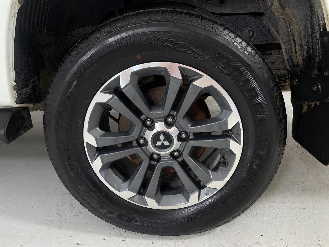 Photo '11' of Mitsubishi Triton