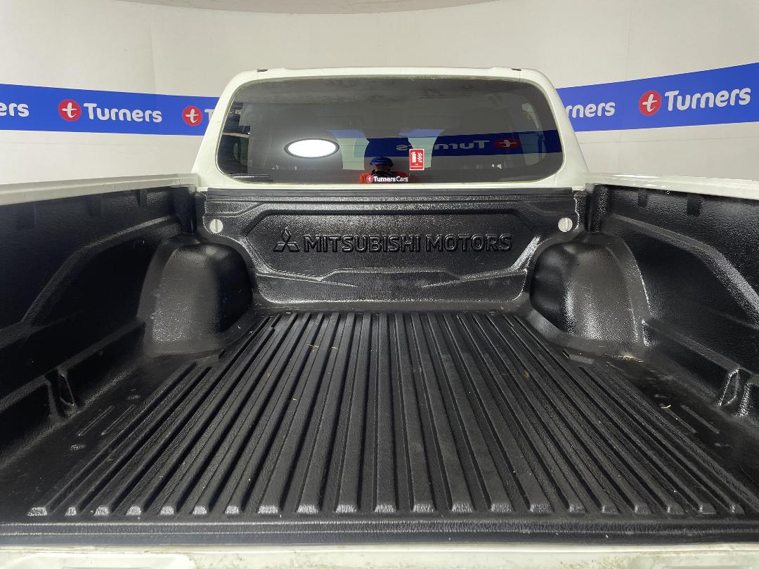 Photo '14' of Mitsubishi Triton