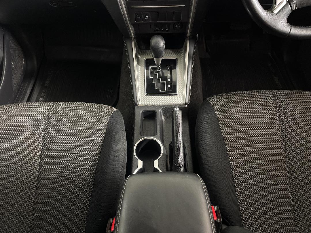 Photo '18' of Mitsubishi Triton