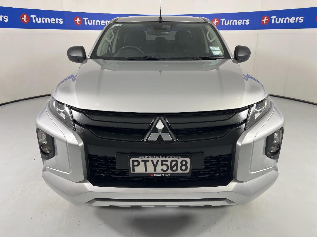 Photo '2' of Mitsubishi Triton