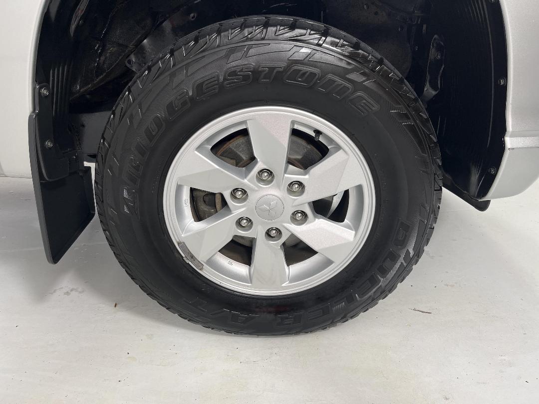 Photo '9' of Mitsubishi Triton