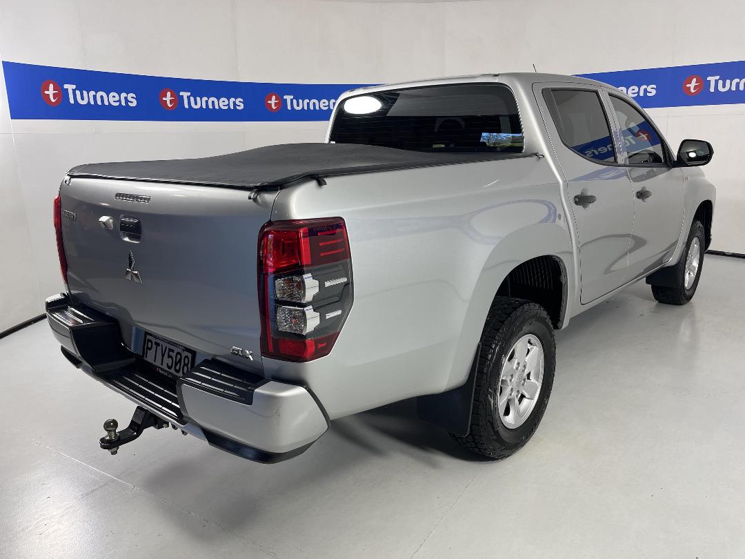 Photo '7' of Mitsubishi Triton