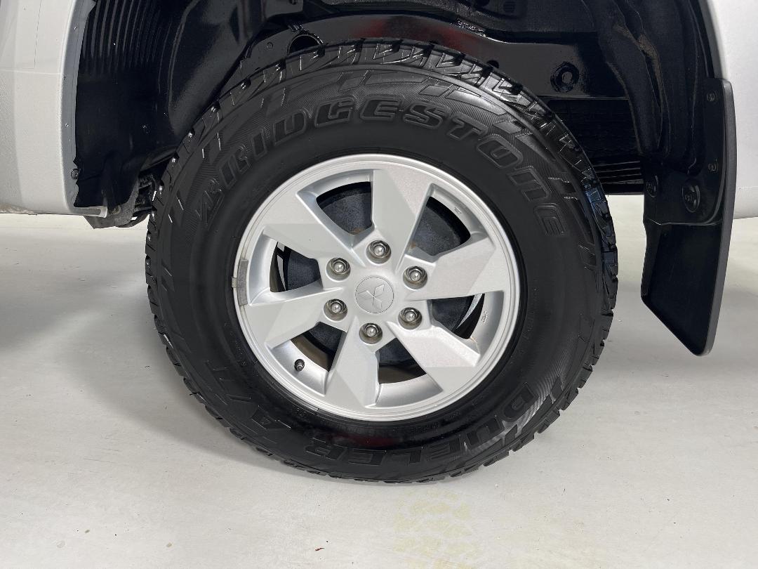 Photo '11' of Mitsubishi Triton