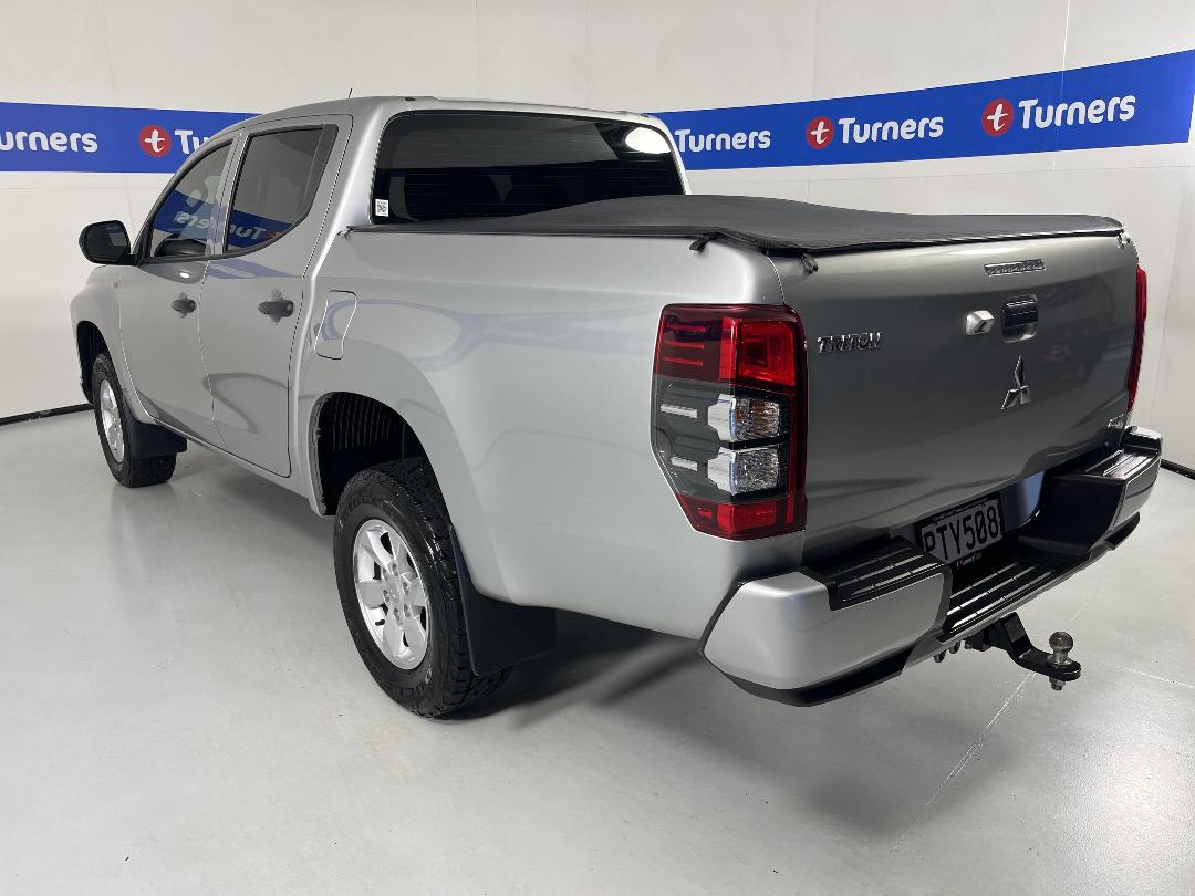 Photo '5' of Mitsubishi Triton