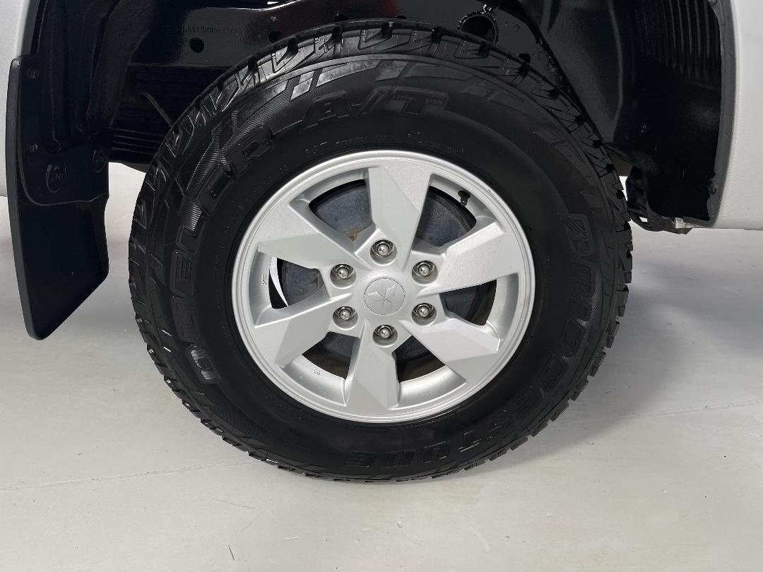 Photo '12' of Mitsubishi Triton