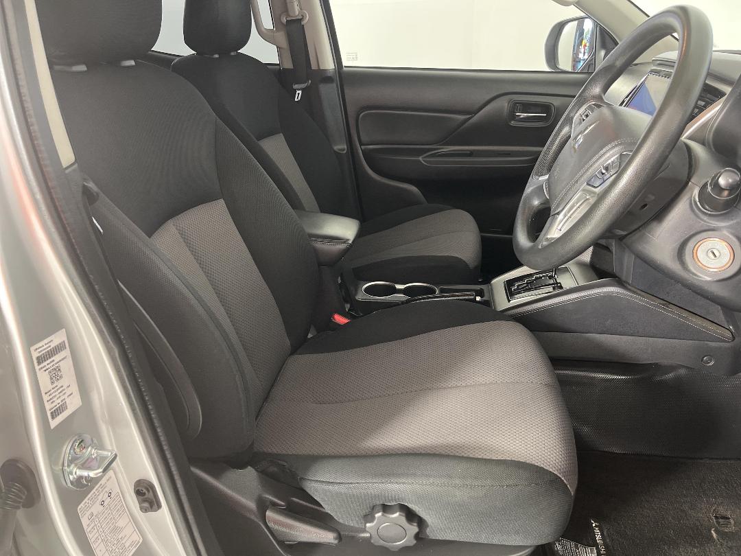 Photo '16' of Mitsubishi Triton