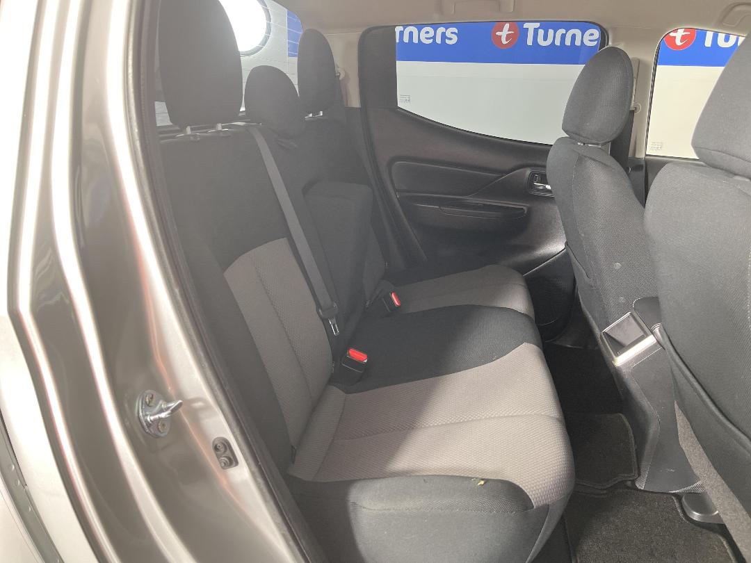 Photo '20' of Mitsubishi Triton