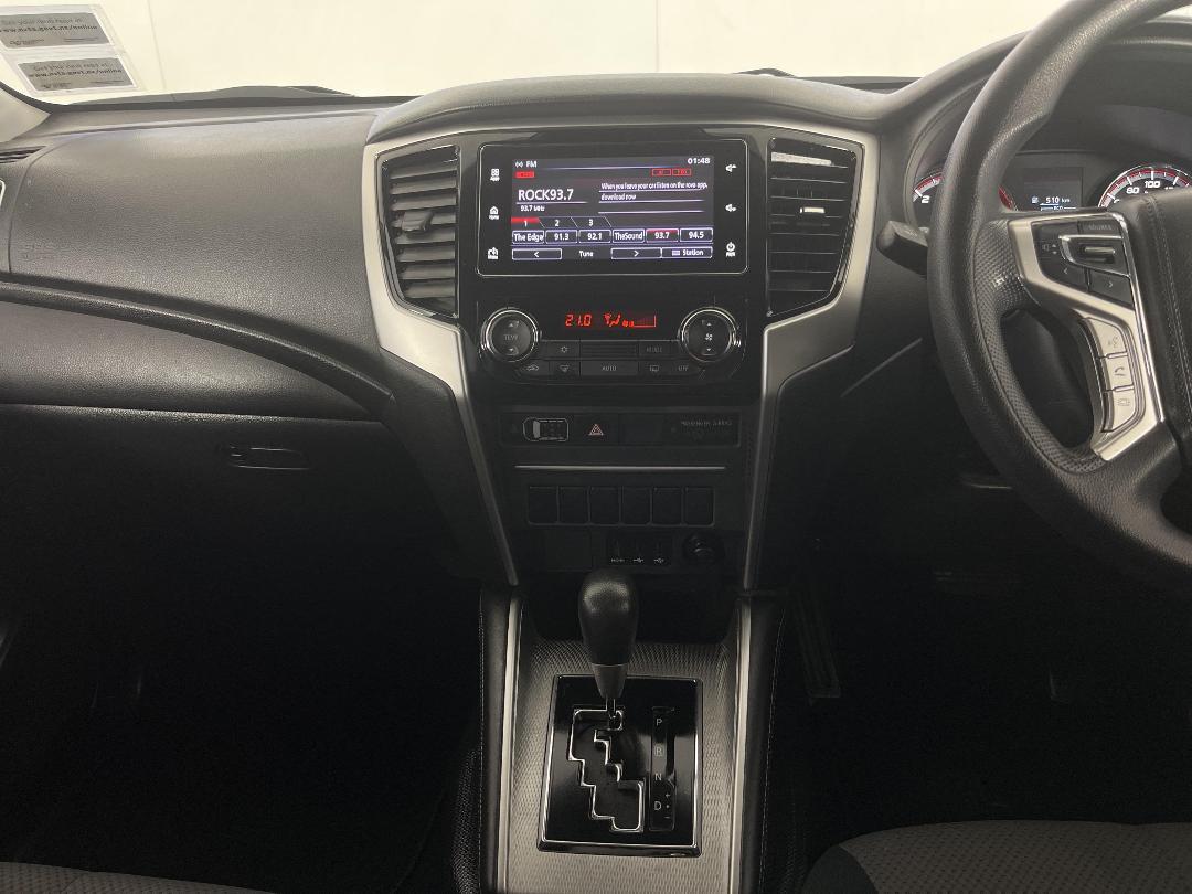 Photo '18' of Mitsubishi Triton