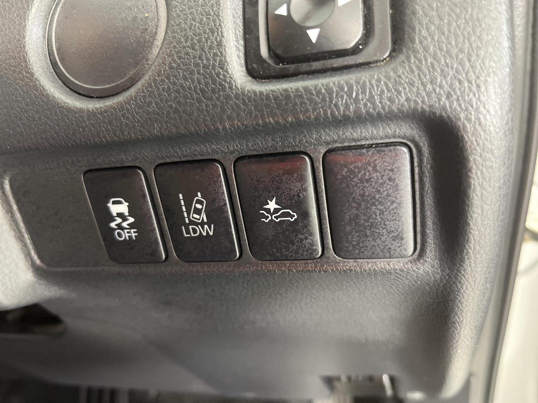 Photo '27' of Mitsubishi Triton