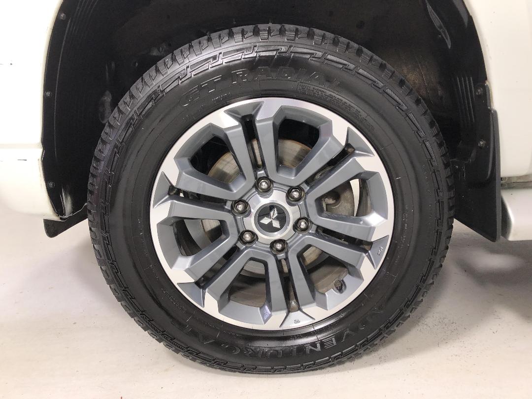 Photo '10' of Mitsubishi Triton