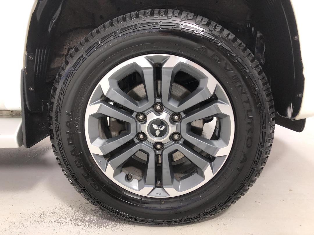 Photo '9' of Mitsubishi Triton