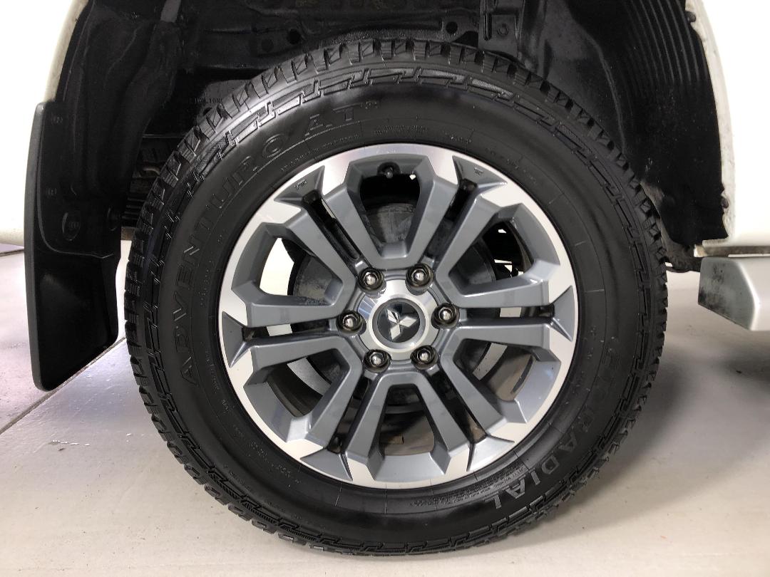 Photo '12' of Mitsubishi Triton