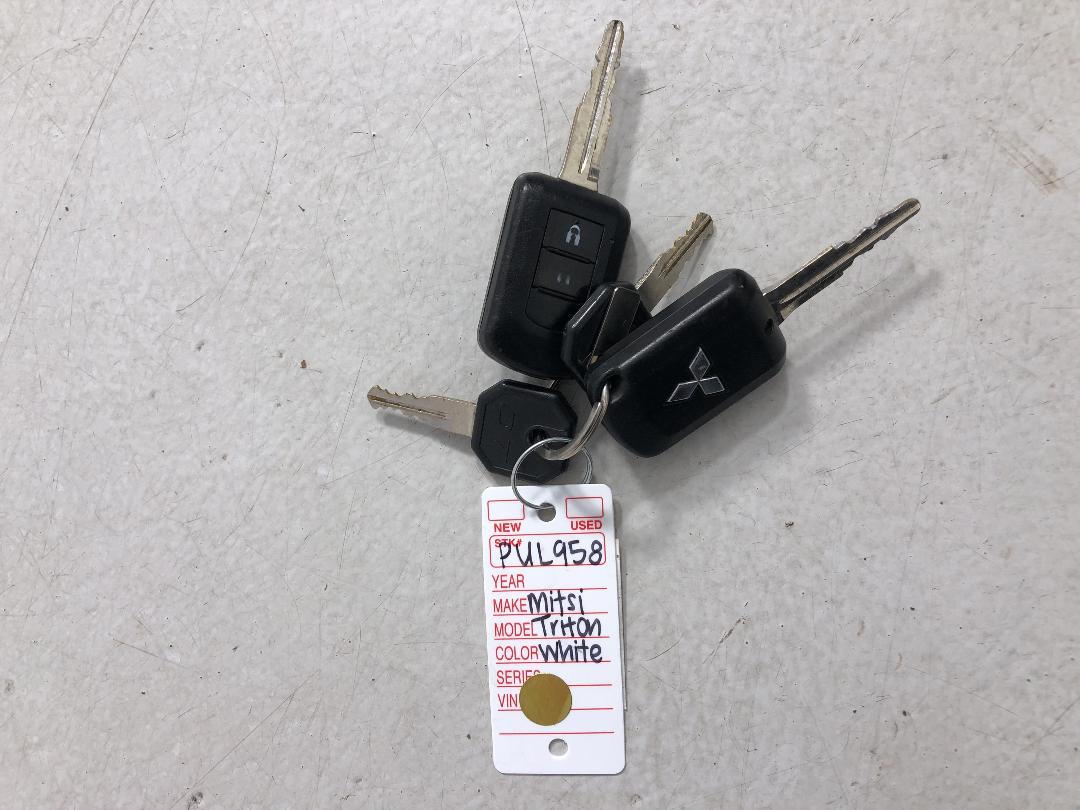 Photo '22' of Mitsubishi Triton