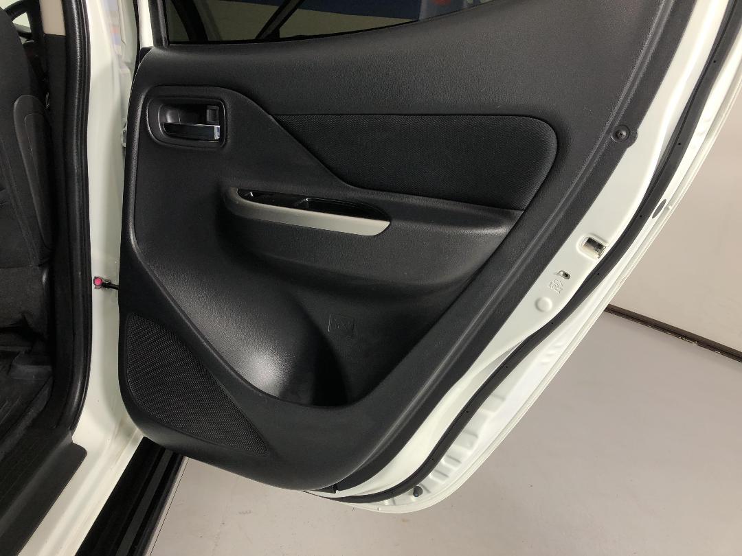 Photo '19' of Mitsubishi Triton