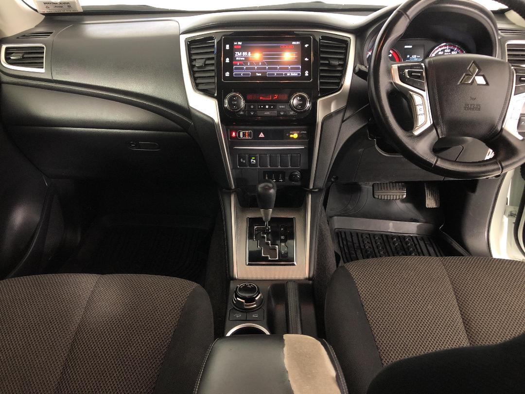 Photo '17' of Mitsubishi Triton