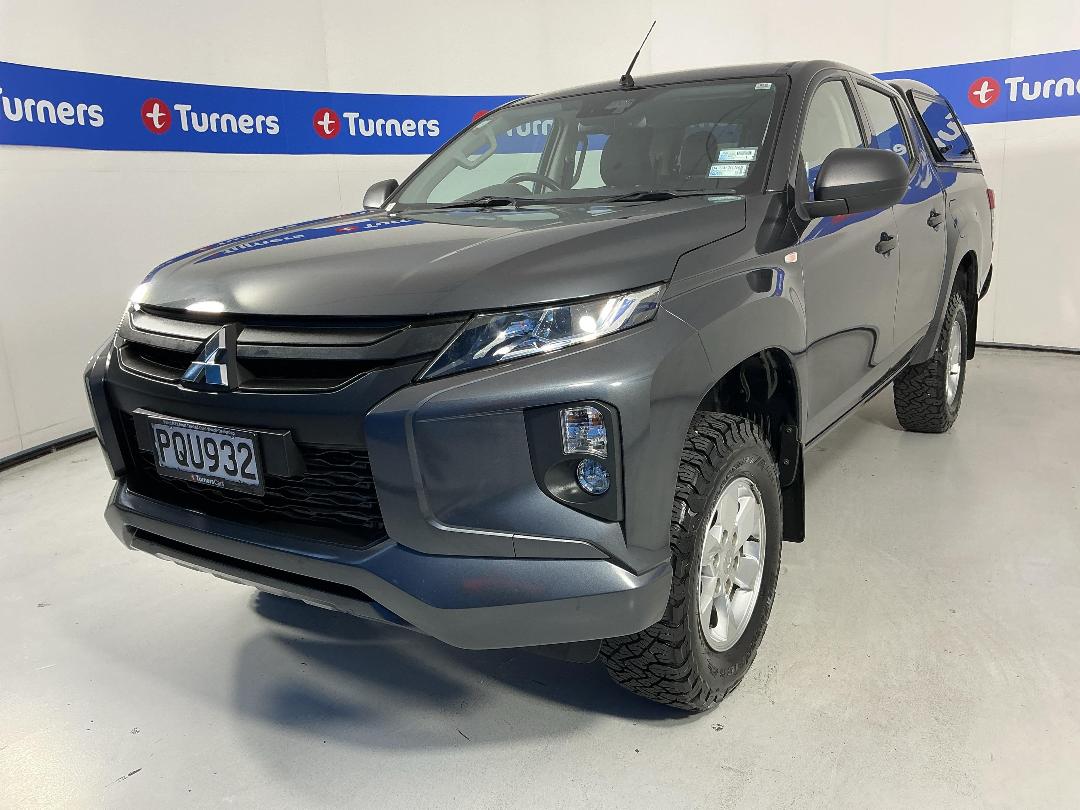 Photo '4' of Mitsubishi Triton