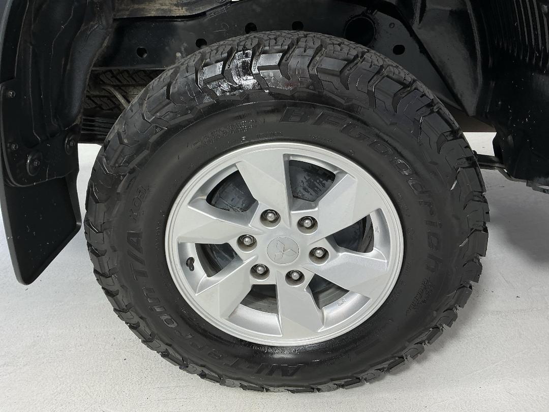 Photo '12' of Mitsubishi Triton