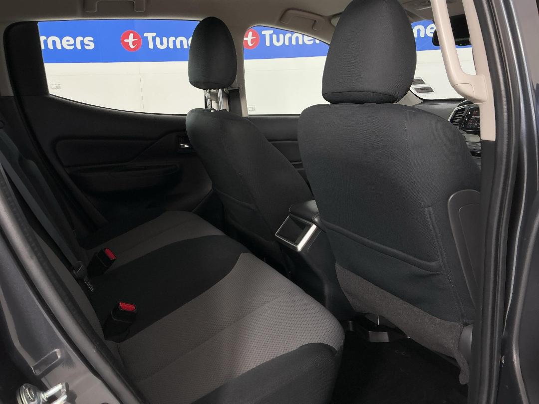 Photo '20' of Mitsubishi Triton