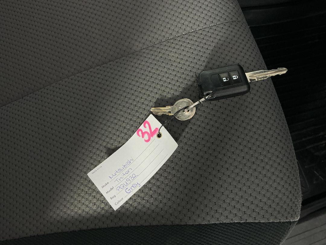 Photo '22' of Mitsubishi Triton