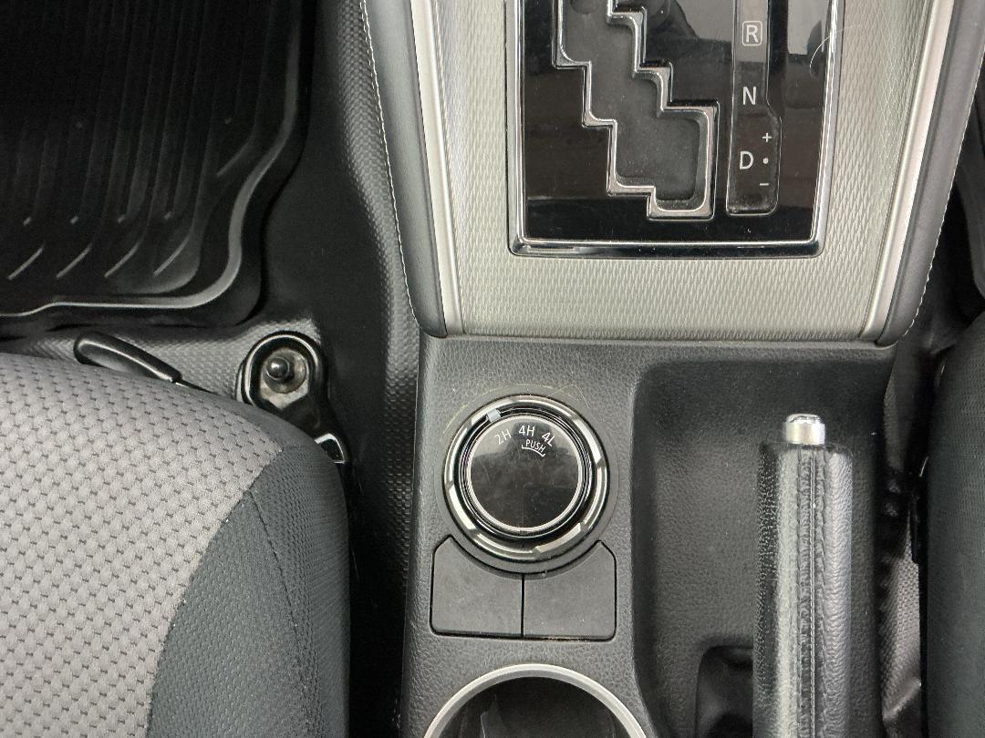 Photo '23' of Mitsubishi Triton