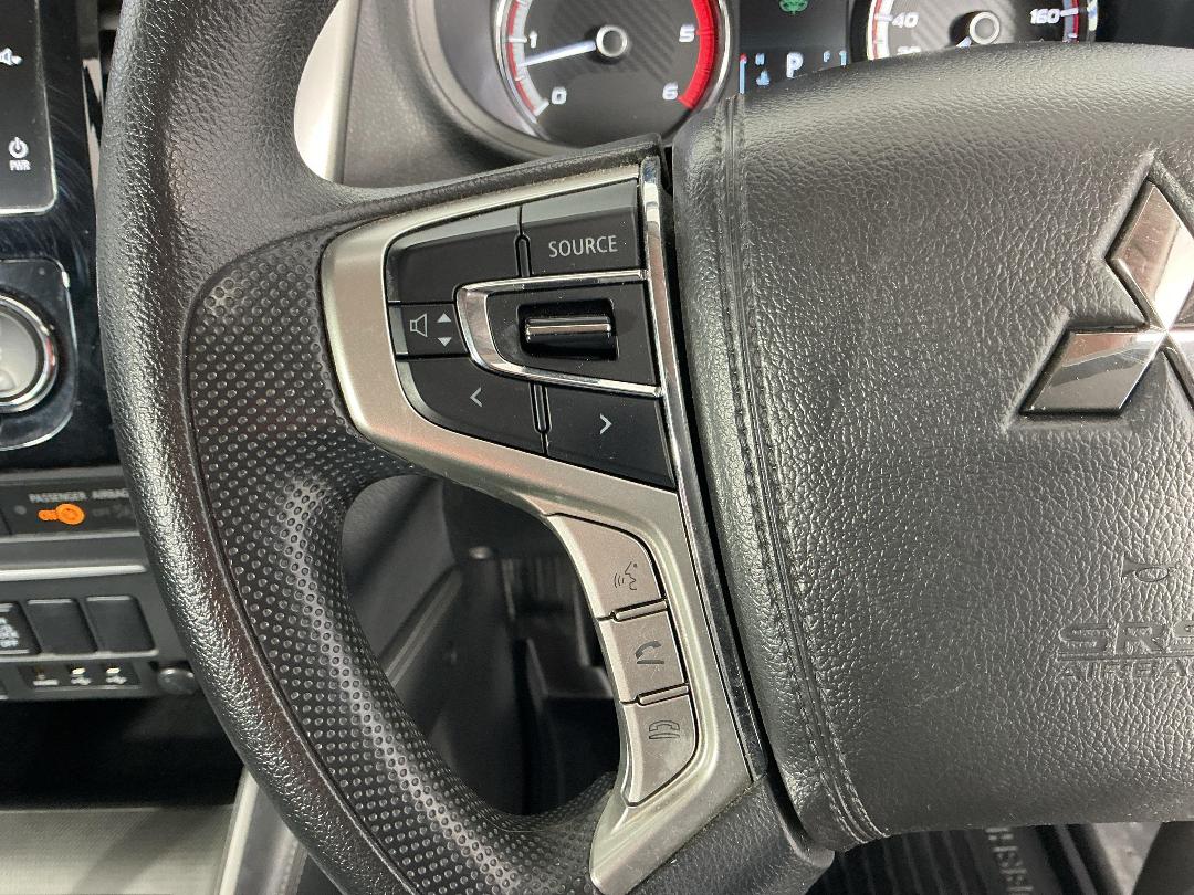 Photo '24' of Mitsubishi Triton