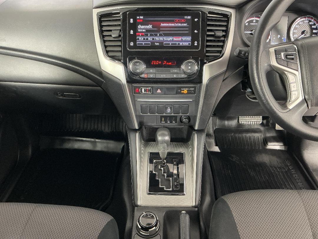 Photo '18' of Mitsubishi Triton