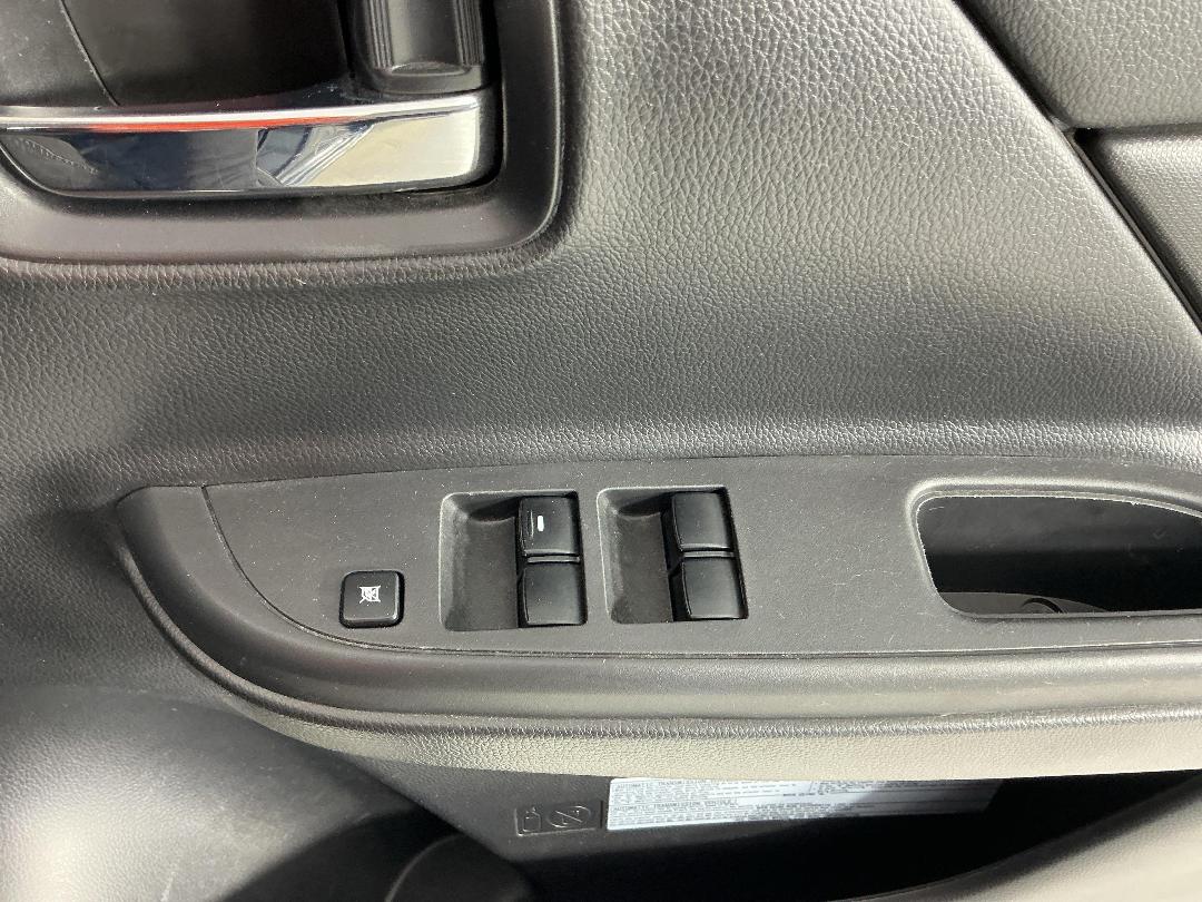 Photo '27' of Mitsubishi Triton