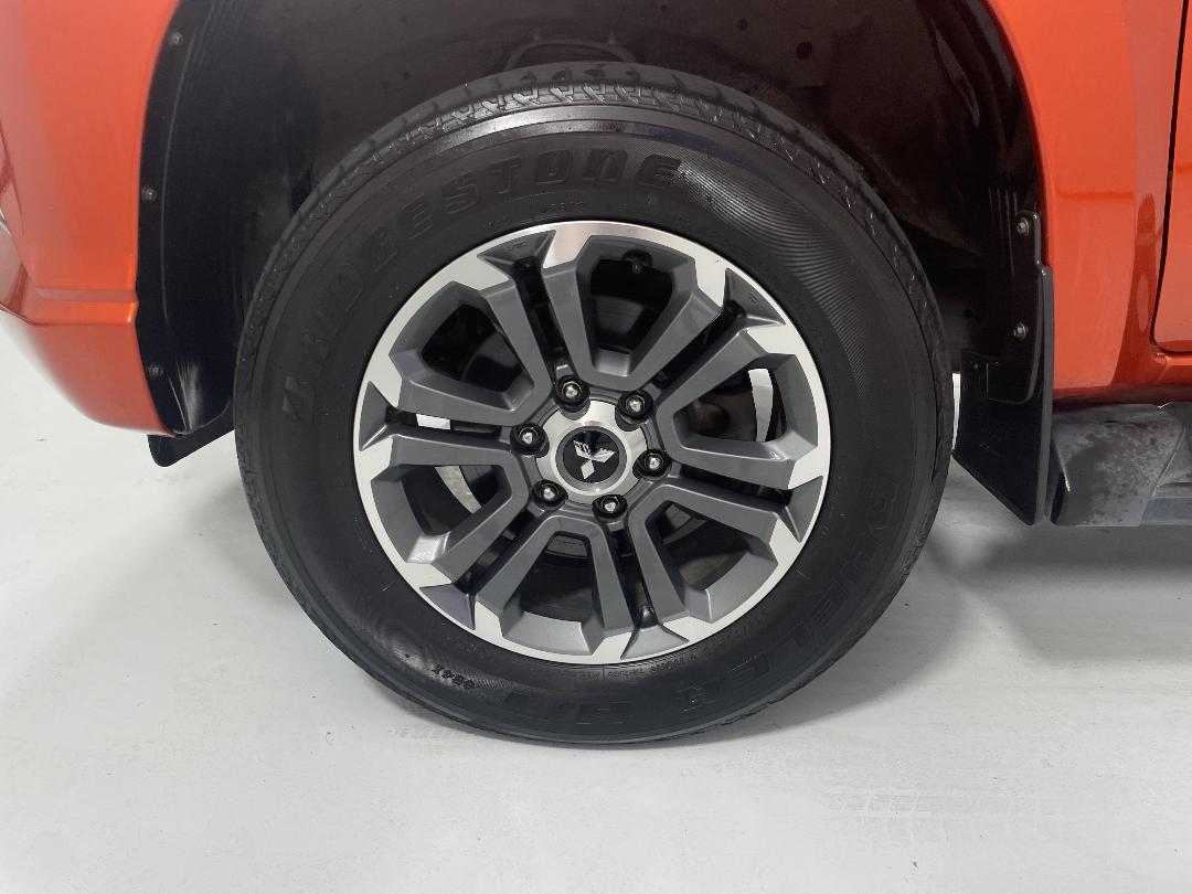 Photo '10' of Mitsubishi Triton