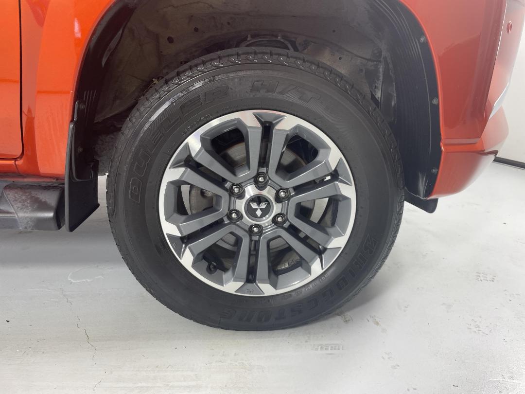 Photo '9' of Mitsubishi Triton