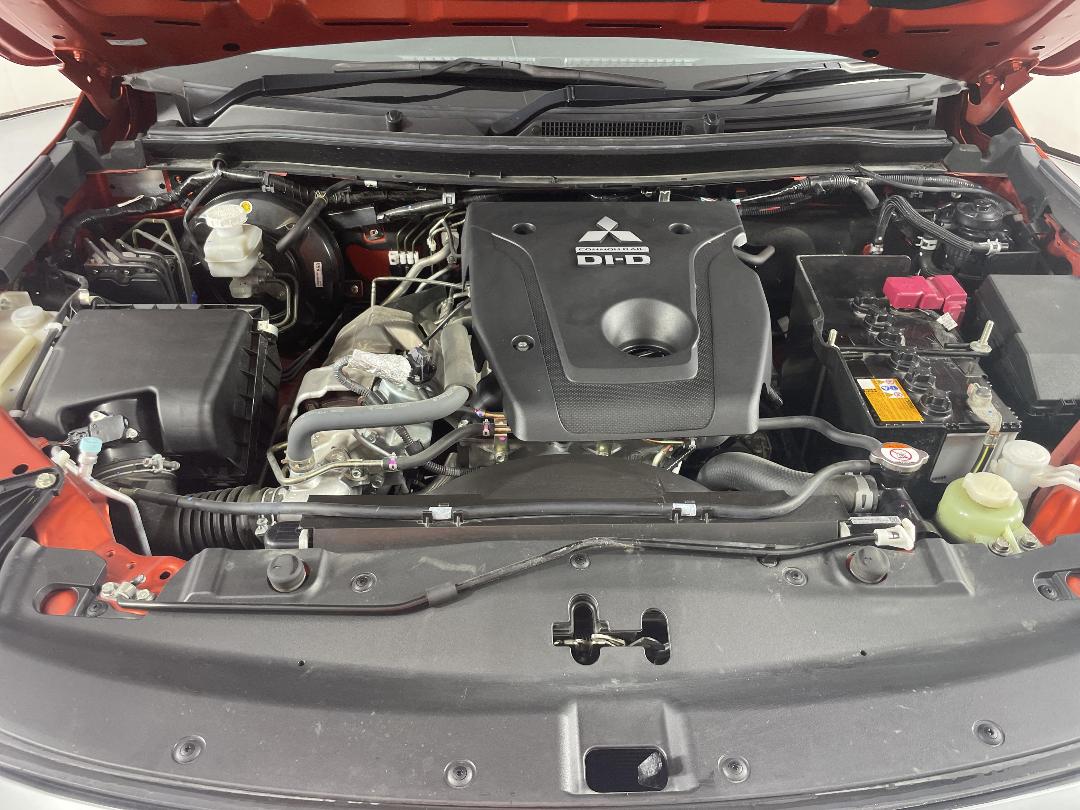 Photo '13' of Mitsubishi Triton