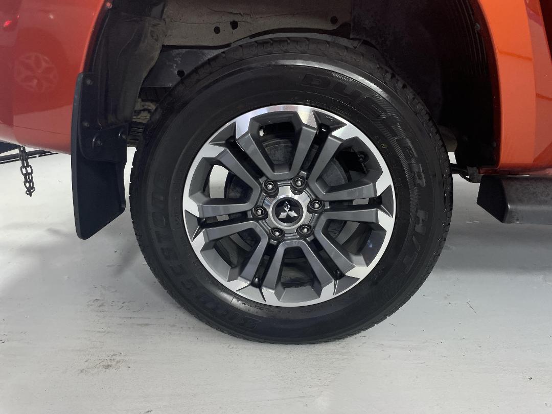 Photo '12' of Mitsubishi Triton