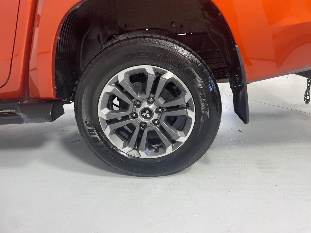 Photo '11' of Mitsubishi Triton