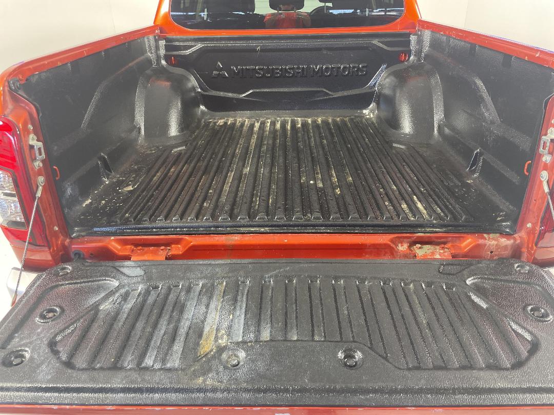 Photo '14' of Mitsubishi Triton